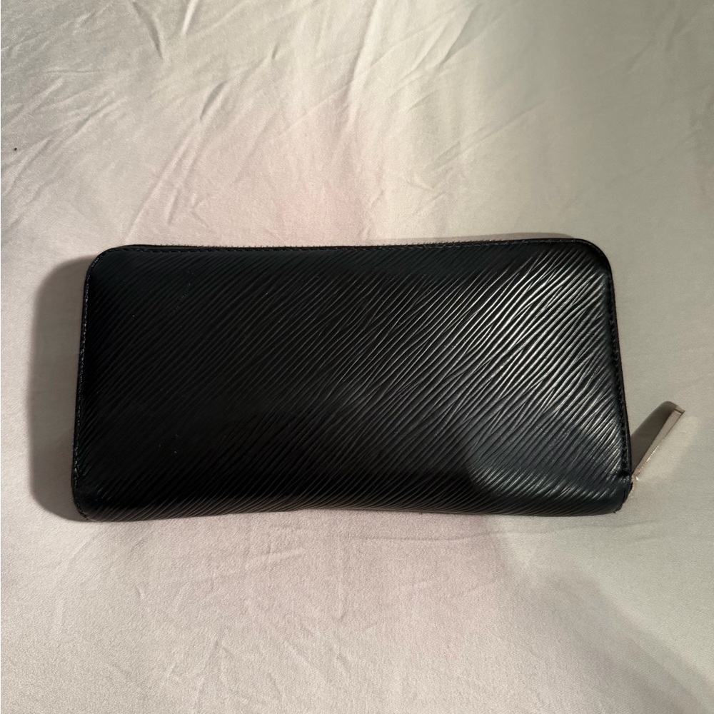 Black leather Louis Vuitton condition. Good condition. A few small flaws shown.